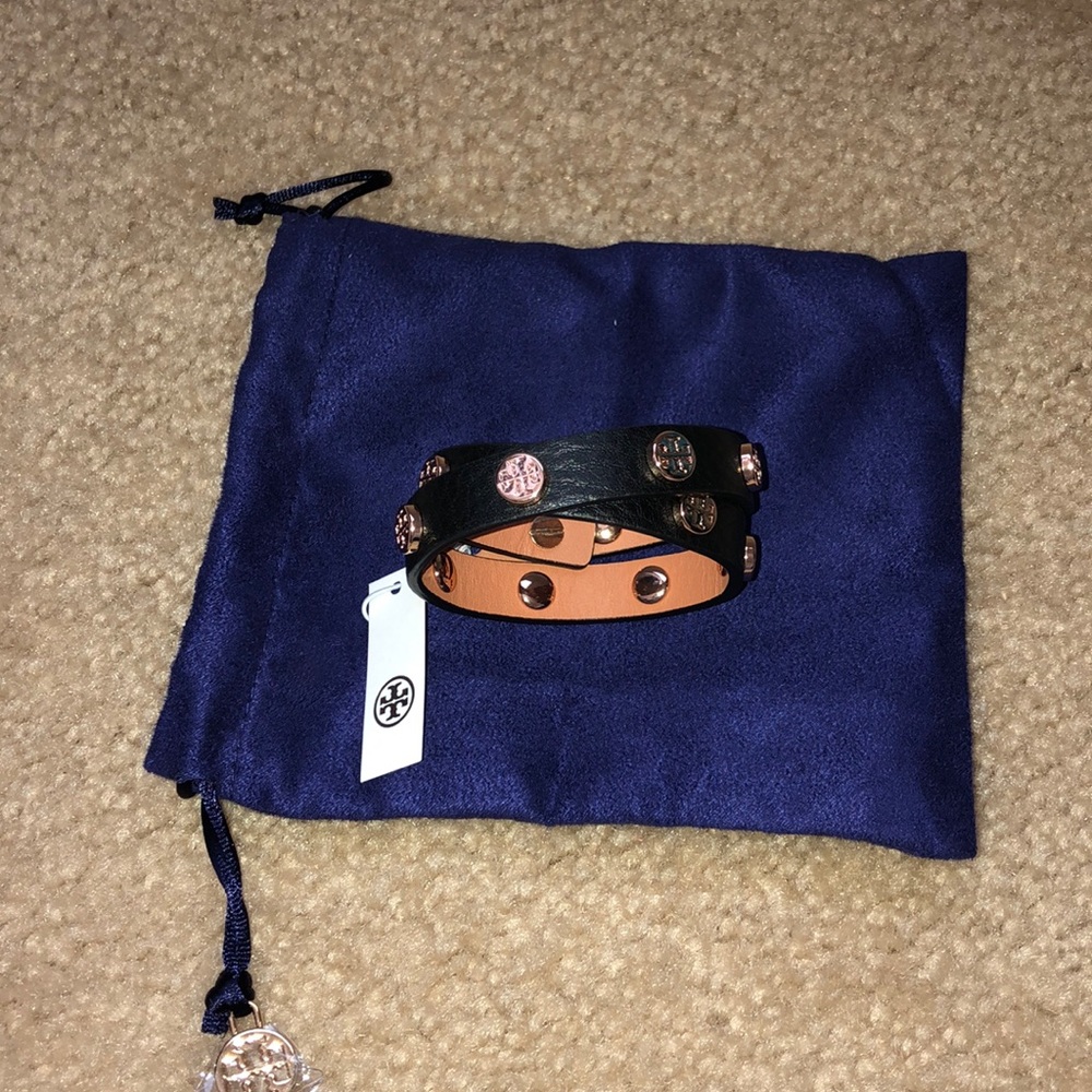 🌹Tory Burch
Black Stud Double Wrap Logo Bracelet